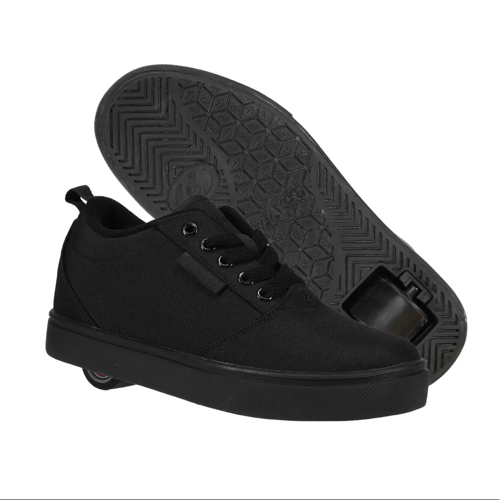 Kids  Heelys size 2
